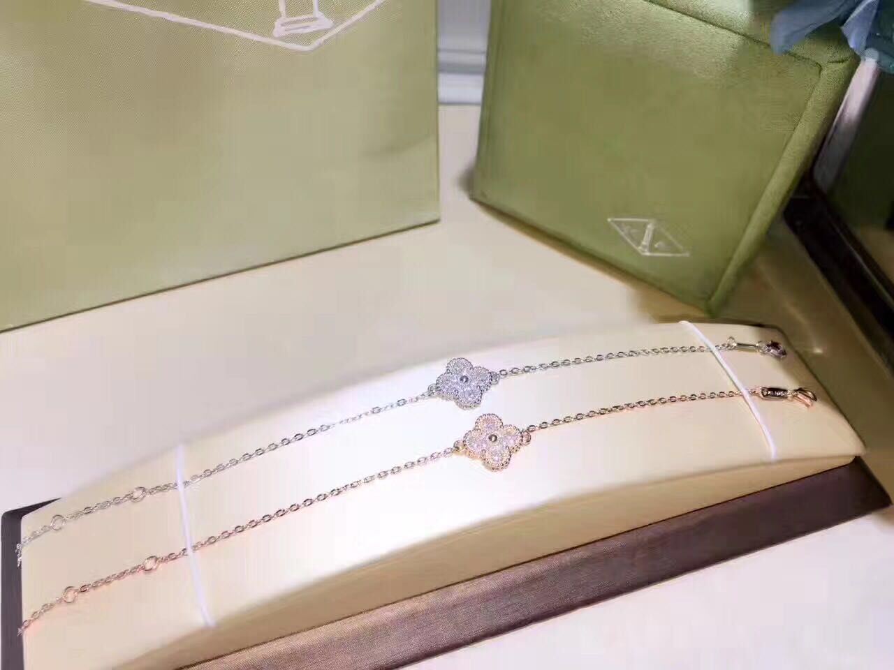 Van Cleef & Arpels Bracelet VCA5215 Van Cleef & Arpels Bracelet VCA5215