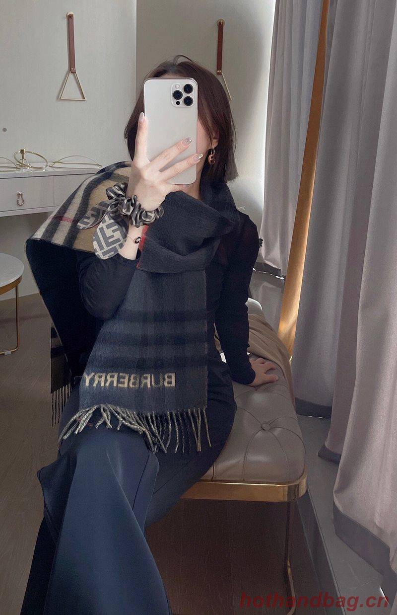 Burberry Scarf B00254 Burberry Scarf B00254
