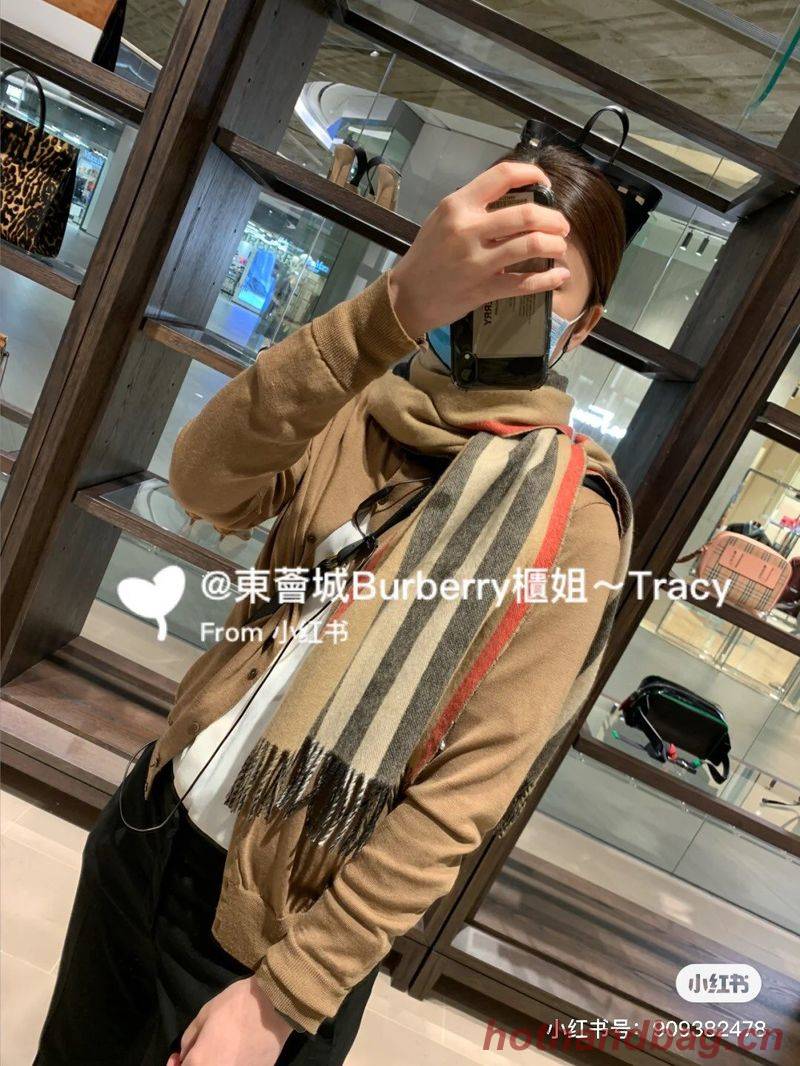Burberry Scarf B00317 Burberry Scarf B00317