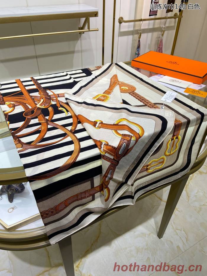 Hermes Scarf HEC00700 Hermes Scarf HEC00700