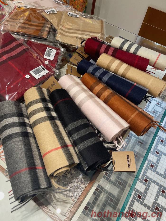 Burberry Scarf BBC00138 Burberry Scarf BBC00138