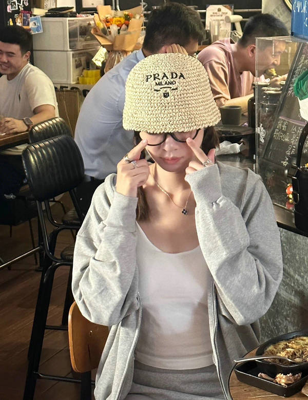 Prada Hat PRH00213-1 Prada Hat PRH00213-1