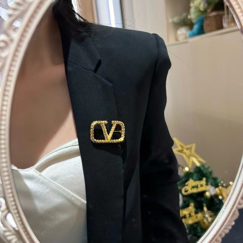 Valentino Brooch CE14392 Valentino Brooch CE14392