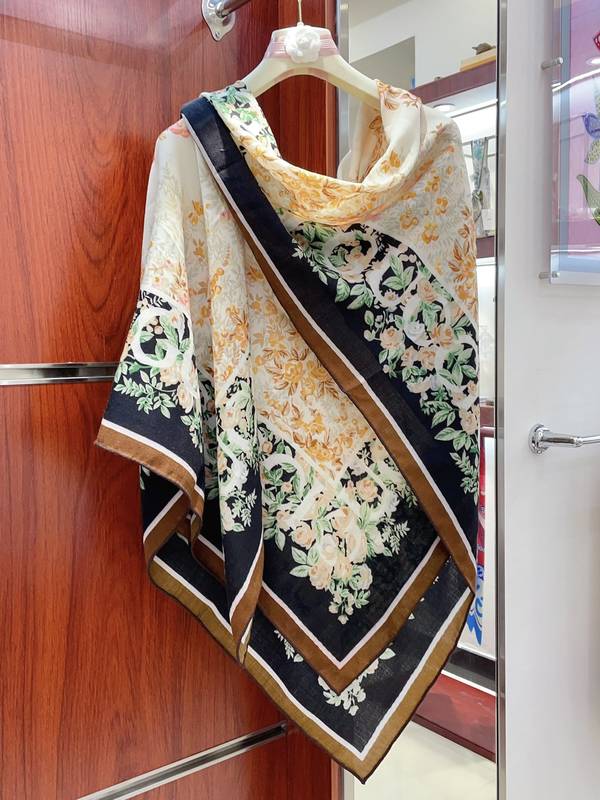 Gucci Scarf GUC00390 Gucci Scarf GUC00390