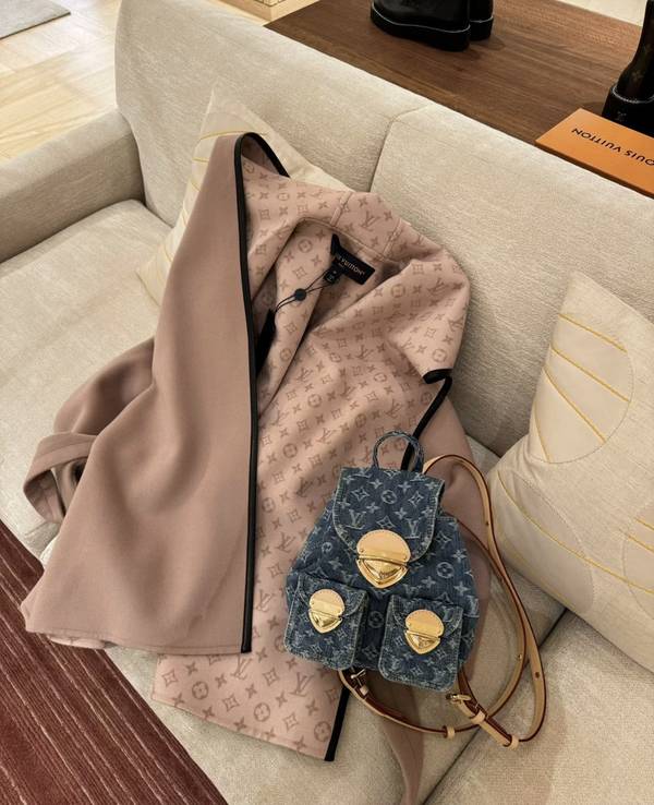 Louis Vuitton Top Quality Overcoat LVY00038 Louis Vuitton Top Quality Overcoat LVY00038