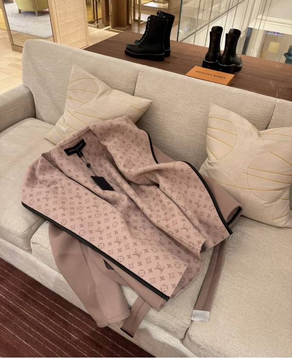 Louis Vuitton Top Quality Overcoat LVY00038 Louis Vuitton Top Quality Overcoat LVY00038