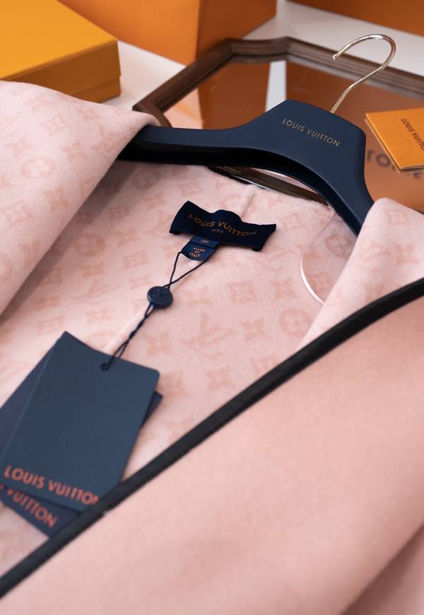 Louis Vuitton Top Quality Overcoat LVY00038 Louis Vuitton Top Quality Overcoat LVY00038