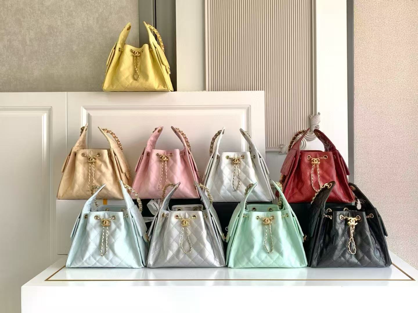 CHANEL 25 SMALL HANDBAG AS5293 red