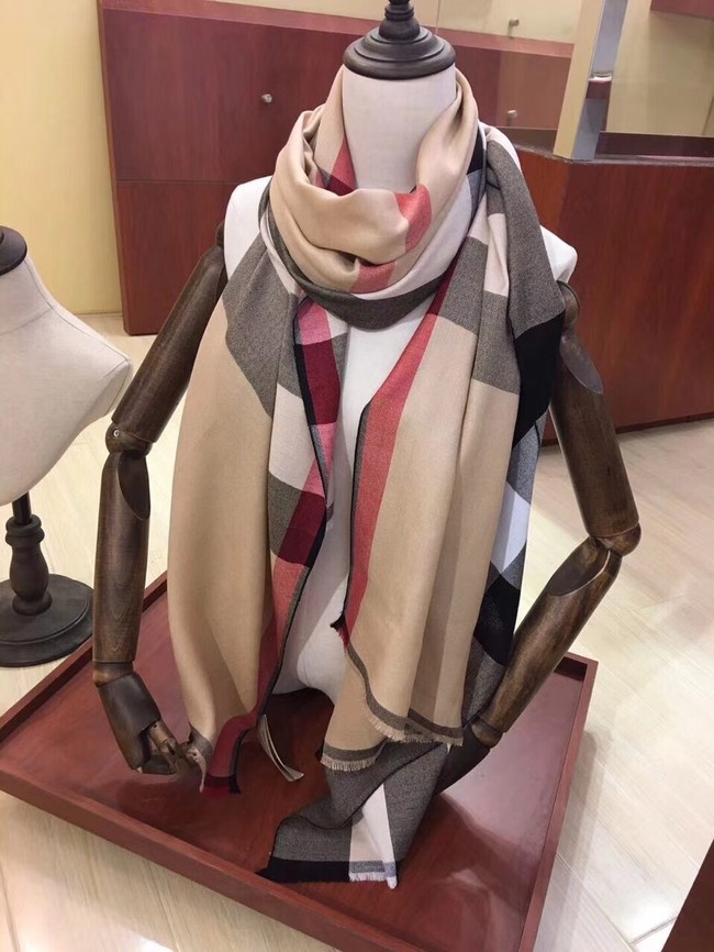 Burberry Shawl Wool Silk and Cotton KY188