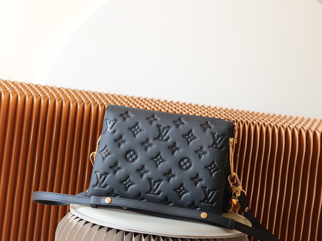 Louis Vuitton Original Leather SKI Coussin BB M20547 Black Gold-Tone