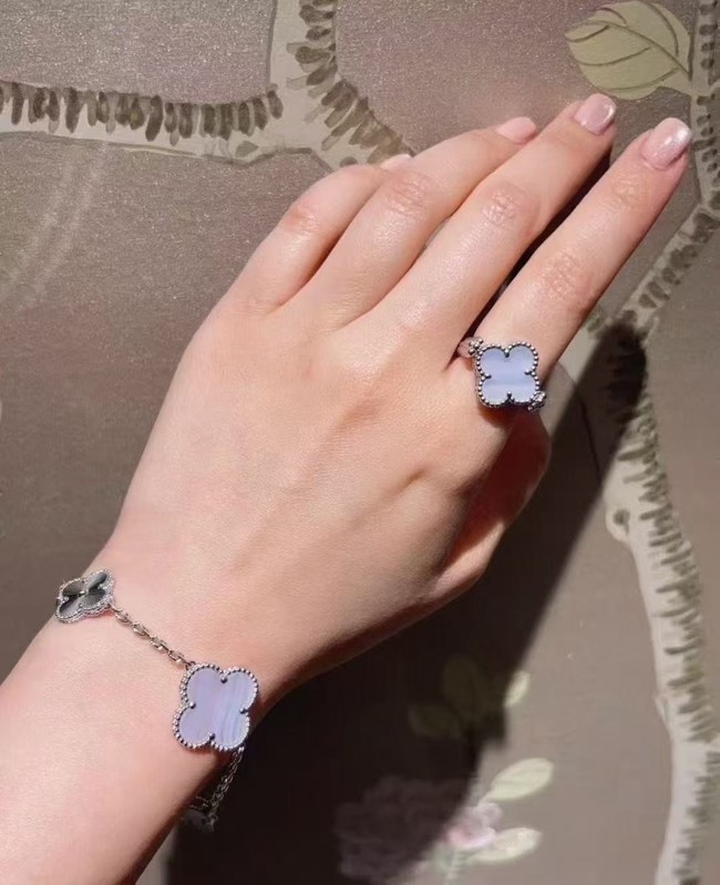 Van Cleef & Arpels ring CE81874