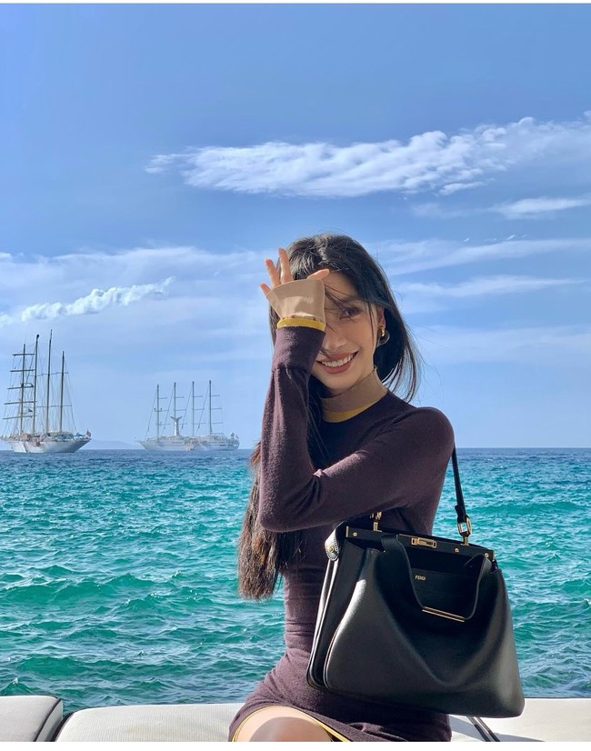 FENDI Way Medium Cowhide Bag 8BN367 black